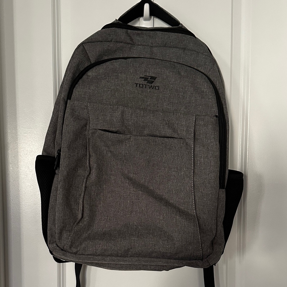 Gray Men's Backpack with luggage strap and charging port in a Heathered grey